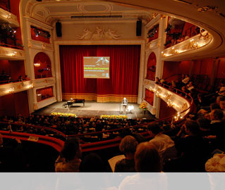  Foto: Eröffnung im Opernhaus